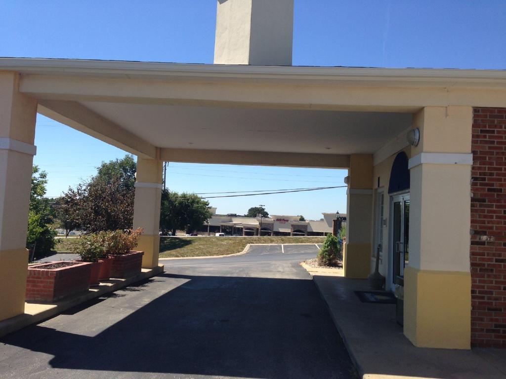 Days Inn By Wyndham Liberty/Ne Kansas City Exterior photo